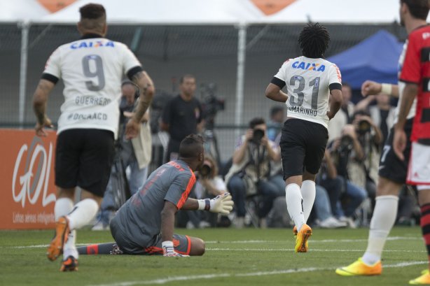 Nos vestiários antes da partida entre Corinthians x Flamengo, realizada esta tarde no estádio do Pacaembu, 17ª rodada do Campeonato Brasileiro de 2013
