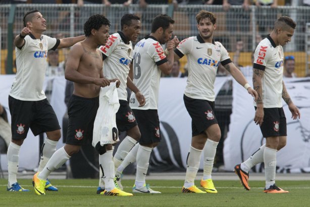 Nos vestiários antes da partida entre Corinthians x Flamengo, realizada esta tarde no estádio do Pacaembu, 17ª rodada do Campeonato Brasileiro de 2013