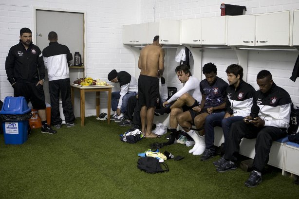 Nos vestiários antes da partida entre Internacional/RS x Corinthians, realizada esta noite no estádio do Vale, em Novo Hamburgo/RS, válida pela 18ª rodada do Campeonato Brasileiro de 2013