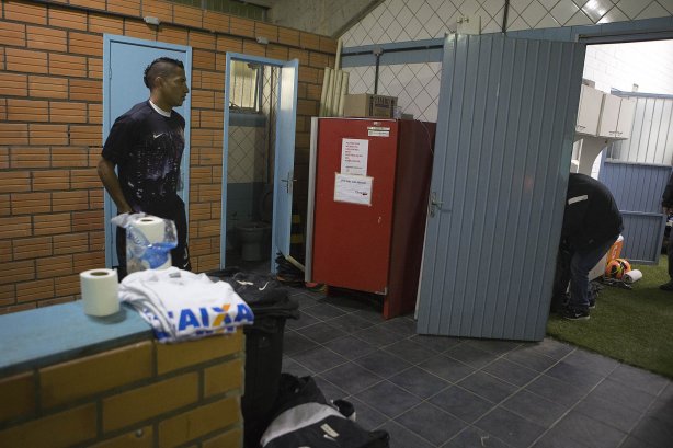 Nos vestiários antes da partida entre Internacional/RS x Corinthians, realizada esta noite no estádio do Vale, em Novo Hamburgo/RS, válida pela 18ª rodada do Campeonato Brasileiro de 2013