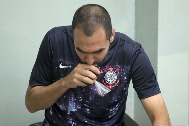 Nos vestiários antes da partida entre Corinthians x Nautico/PE, realizada esta tarde no estádio do Pacaembu, válida pela 19ª rodada do Campeonato Brasileiro de 2013