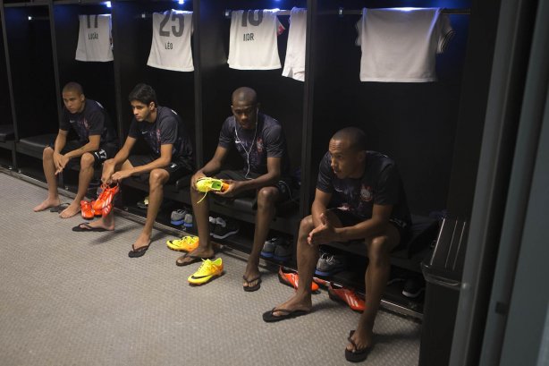 Nos vestiários antes da partida entre Botafogo x Corinthians, realizada esta noite no estádio do Maracanã, válida pela 20ª rodada do Campeonato Brasileiro de 2013