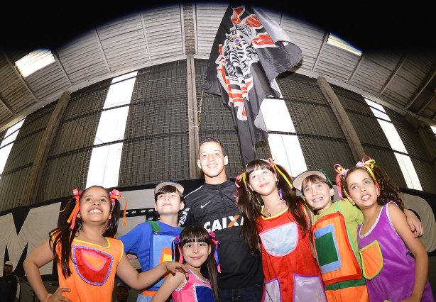 Corinthians recebe menores carentes para a festa do dia das crianças no ginásio Bernardão no Parque São Jorge. 07 de Outubro de 2013, São Paulo, São Paulo, Brasil