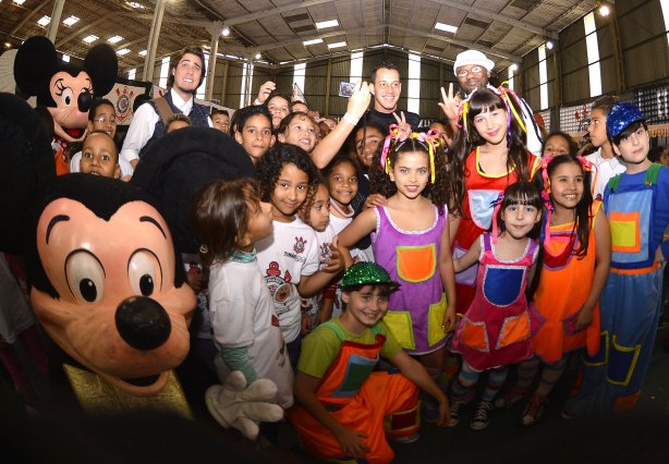 Corinthians recebe menores carentes para a festa do dia das crianças no ginásio Bernardão no Parque São Jorge. 07 de Outubro de 2013, São Paulo, São Paulo, Brasil