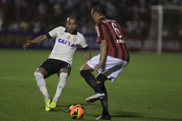 Durante a partida entre Corinthians x Atlético-PR, realizada esta noite no estádio Estádio Romildo Vitor Gomes Ferreira, em Mogi Mirim, válida pela 27ª rodada do Campeonato Brasileiro de 2013