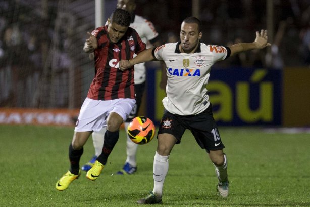 Durante a partida entre Corinthians x Atlético-PR, realizada esta noite no estádio Estádio Romildo Vitor Gomes Ferreira, em Mogi Mirim, válida pela 27ª rodada do Campeonato Brasileiro de 2013