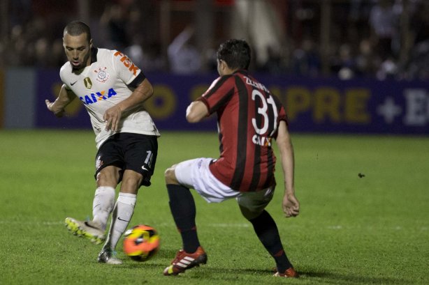 Durante a partida entre Corinthians x Atlético-PR, realizada esta noite no estádio Estádio Romildo Vitor Gomes Ferreira, em Mogi Mirim, válida pela 27ª rodada do Campeonato Brasileiro de 2013