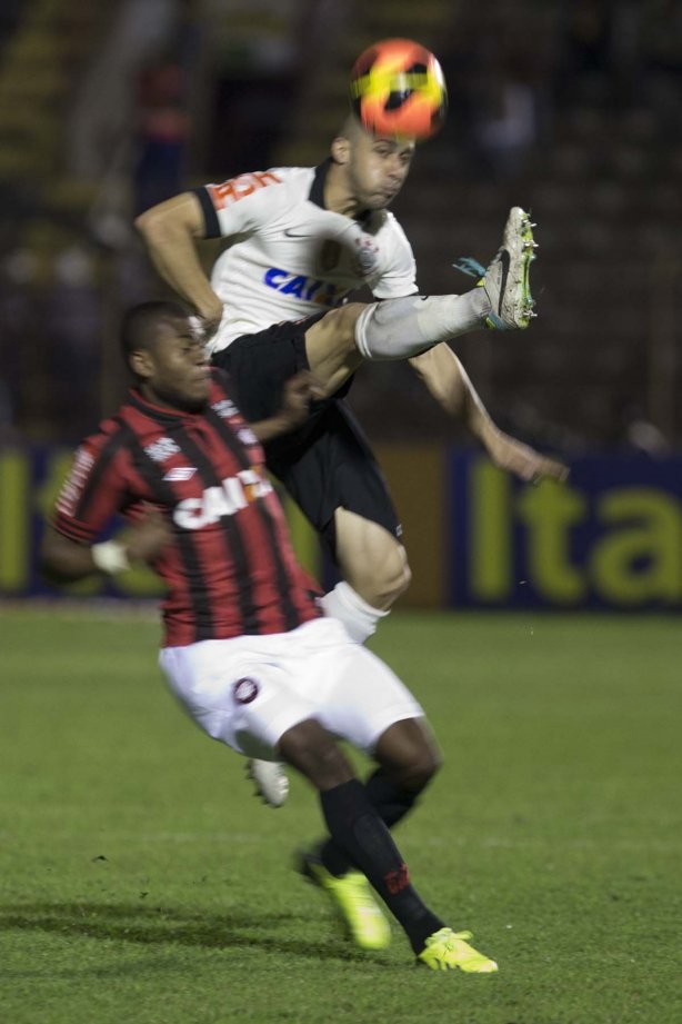 Durante a partida entre Corinthians x Atlético-PR, realizada esta noite no estádio Estádio Romildo Vitor Gomes Ferreira, em Mogi Mirim, válida pela 27ª rodada do Campeonato Brasileiro de 2013