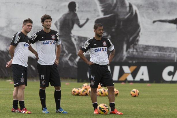 Durante o treino desta manhã no CT Joaquim Grava, no Parque Ecológico do Tiete. O próximo jogo da equipe será amanhã, domingo, dia 13/10, contra o São Paulo, no estádio do Morumbi, válido pela 28ª rodada do Campeonato Brasileiro de 2013