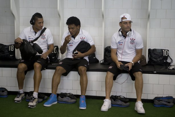 Nos vestiários antes da partida entre São Paulo x Corinthians, realizada esta tarde no estádio do Morumbi, válida pela 28ª rodada do Campeonato Brasileiro de 2013