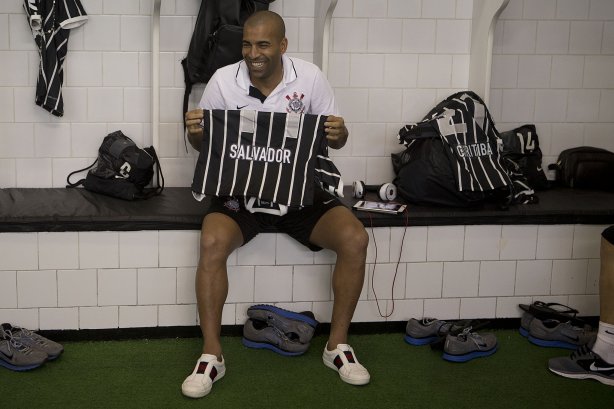 Nos vestiários antes da partida entre São Paulo x Corinthians, realizada esta tarde no estádio do Morumbi, válida pela 28ª rodada do Campeonato Brasileiro de 2013