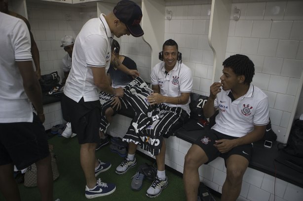 Nos vestiários antes da partida entre São Paulo x Corinthians, realizada esta tarde no estádio do Morumbi, válida pela 28ª rodada do Campeonato Brasileiro de 2013