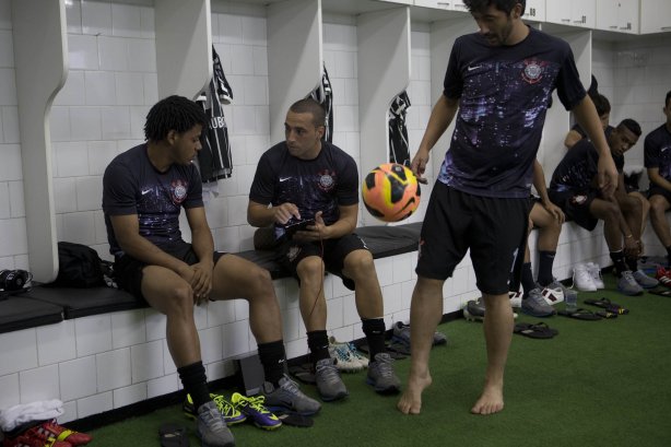 Nos vestiários antes da partida entre São Paulo x Corinthians, realizada esta tarde no estádio do Morumbi, válida pela 28ª rodada do Campeonato Brasileiro de 2013