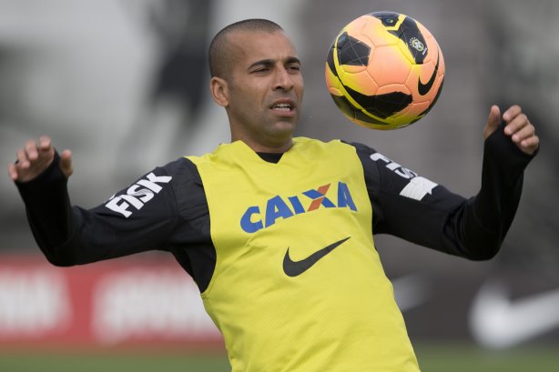 Durante o treino desta manhã no CT Joaquim Grava, no Parque Ecológico do Tiete. O próximo jogo da equipe será domingo, dia 10/11, contra o Fluminense, no estádio da Fonte Luminosa, em Araraquara/SP, válido pela 33ª rodada do Campeonato Brasileiro de 2013