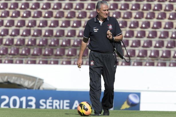 Durante o treino desta tarde no estádio da Fonte Luminosa em Araraquara. O próximo jogo da equipe será amanhã, domingo, dia 10/11, contra o Fluminense, no mesmo estádio, válido pela 33ª rodada do Campeonato Brasileiro de 2013