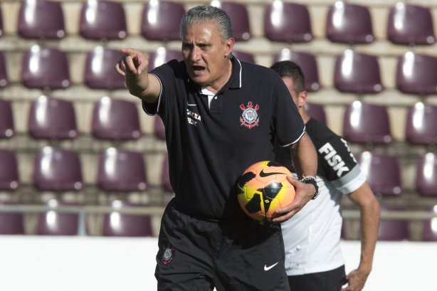 Durante o treino desta tarde no estádio da Fonte Luminosa em Araraquara. O próximo jogo da equipe será amanhã, domingo, dia 10/11, contra o Fluminense, no mesmo estádio, válido pela 33ª rodada do Campeonato Brasileiro de 2013