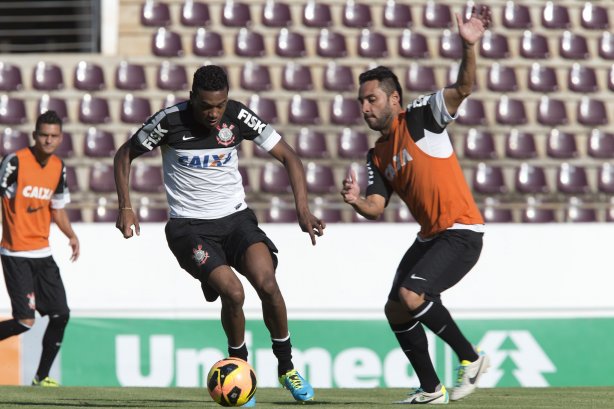 Durante o treino desta tarde no estádio da Fonte Luminosa em Araraquara. O próximo jogo da equipe será amanhã, domingo, dia 10/11, contra o Fluminense, no mesmo estádio, válido pela 33ª rodada do Campeonato Brasileiro de 2013