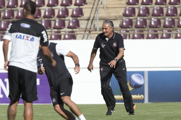 Durante o treino desta tarde no estádio da Fonte Luminosa em Araraquara. O próximo jogo da equipe será amanhã, domingo, dia 10/11, contra o Fluminense, no mesmo estádio, válido pela 33ª rodada do Campeonato Brasileiro de 2013