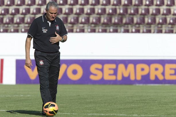 Durante o treino desta tarde no estádio da Fonte Luminosa em Araraquara. O próximo jogo da equipe será amanhã, domingo, dia 10/11, contra o Fluminense, no mesmo estádio, válido pela 33ª rodada do Campeonato Brasileiro de 2013