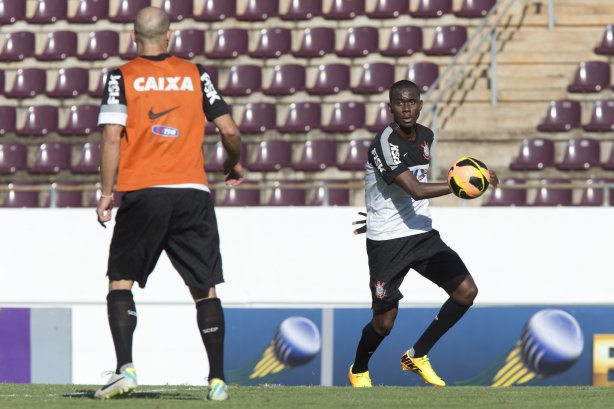 Durante o treino desta tarde no estádio da Fonte Luminosa em Araraquara. O próximo jogo da equipe será amanhã, domingo, dia 10/11, contra o Fluminense, no mesmo estádio, válido pela 33ª rodada do Campeonato Brasileiro de 2013