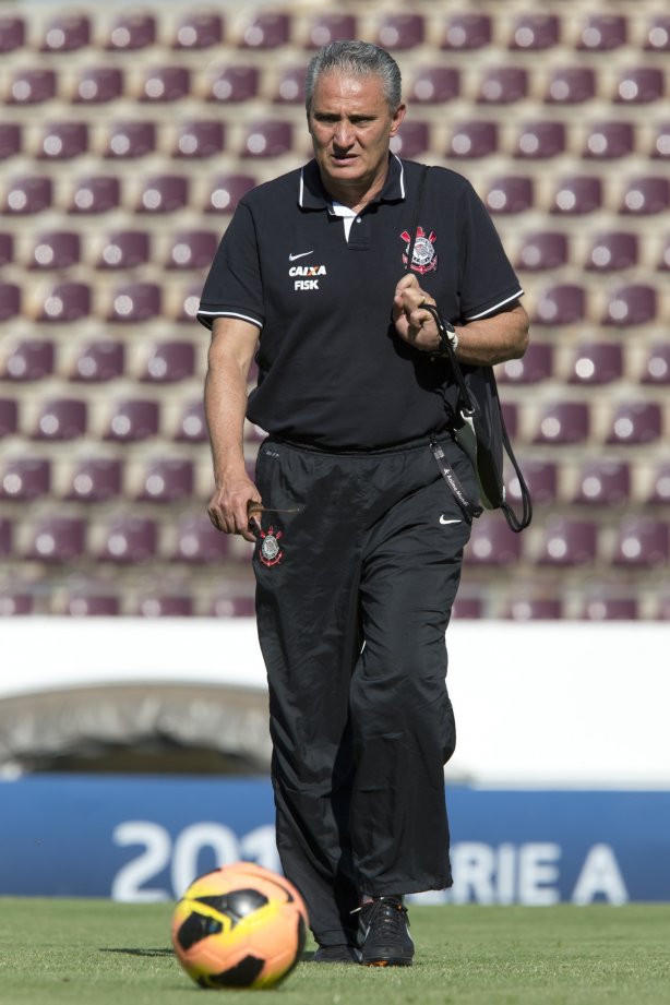 Durante o treino desta tarde no estádio da Fonte Luminosa em Araraquara. O próximo jogo da equipe será amanhã, domingo, dia 10/11, contra o Fluminense, no mesmo estádio, válido pela 33ª rodada do Campeonato Brasileiro de 2013