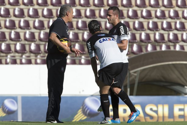 Durante o treino desta tarde no estádio da Fonte Luminosa em Araraquara. O próximo jogo da equipe será amanhã, domingo, dia 10/11, contra o Fluminense, no mesmo estádio, válido pela 33ª rodada do Campeonato Brasileiro de 2013