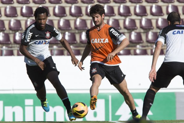 Durante o treino desta tarde no estádio da Fonte Luminosa em Araraquara. O próximo jogo da equipe será amanhã, domingo, dia 10/11, contra o Fluminense, no mesmo estádio, válido pela 33ª rodada do Campeonato Brasileiro de 2013