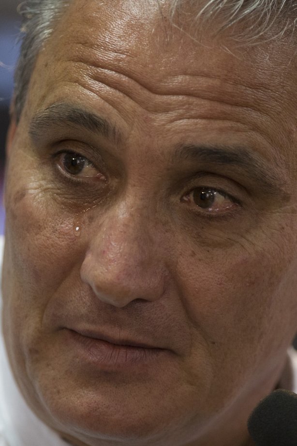 O presidente Mario Gobbi anuncia a saida do técnico Tite após o durante o treino desta manhã no CT Joaquim Grava, no Parque Ecológico do Tiete. O próximo jogo da equipe será domingo, dia 17/11, contra o Vasco/RJ, no estádio do Pacaembu, válido pela 35ª rodada do Campeonato Brasileiro de 2013