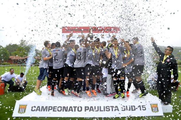 Corinthians campeao. Final do Campeonato Paulista sub 15. 23 de Novembro de 2013, Cotia, São Paulo, Brasil