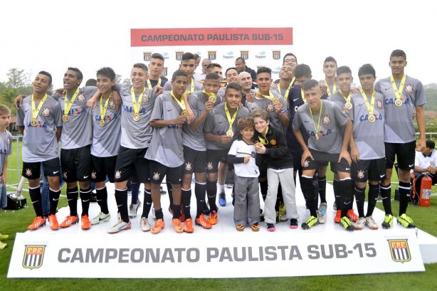 Corinthians campeao. Final do Campeonato Paulista sub 15. 23 de Novembro de 2013, Cotia, São Paulo, Brasil