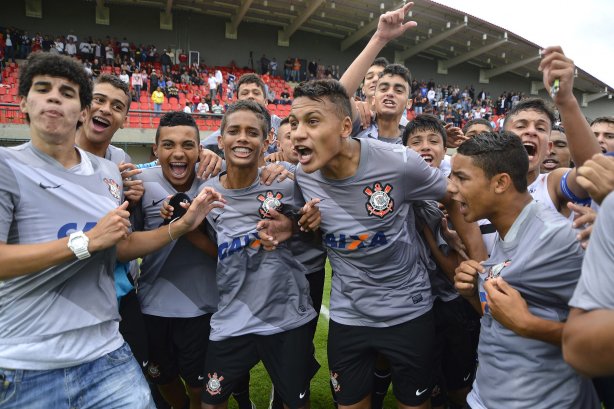 Corinthians campeao. Final do Campeonato Paulista sub 15. 23 de Novembro de 2013, Cotia, São Paulo, Brasil