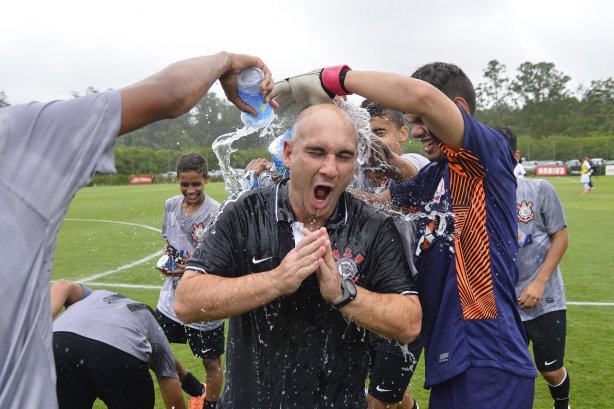 Corinthians campeao. Final do Campeonato Paulista sub 15. 23 de Novembro de 2013, Cotia, São Paulo, Brasil