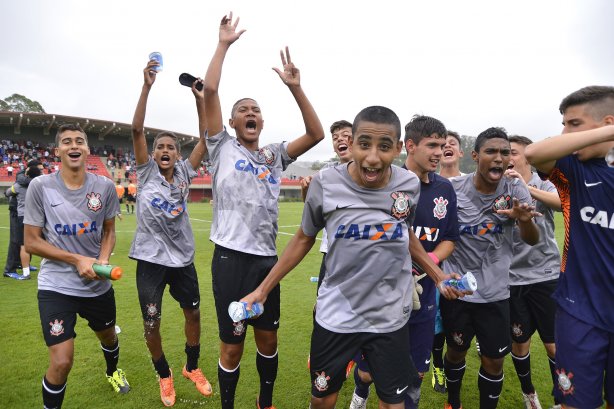 Corinthians campeao. Final do Campeonato Paulista sub 15. 23 de Novembro de 2013, Cotia, São Paulo, Brasil