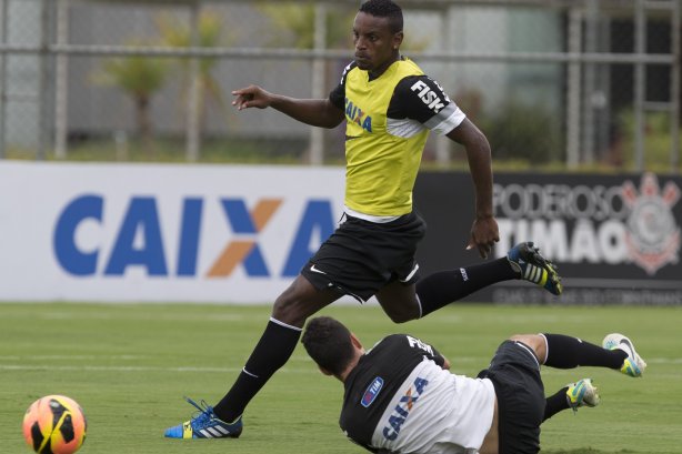 Durante o treino desta manhã no CT Joaquim Grava, no Parque Ecológico do Tiete. O próximo jogo da equipe será sábado, dia 30/11, contra o Internacional/RS, no estádio do Maracanã, válido pela 37ª rodada do Campeonato Brasileiro de 2013