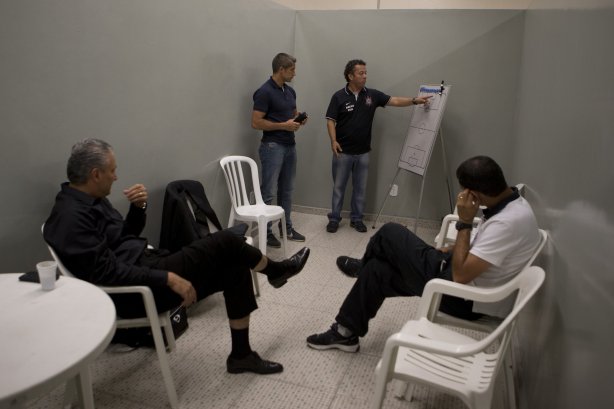 Nos vestiários antes da partida entre Corinthians x Internacional/RS, realizada esta noite no estádio do Pacaembu, válida pela 37ª rodada do Campeonato Brasileiro de 2013
