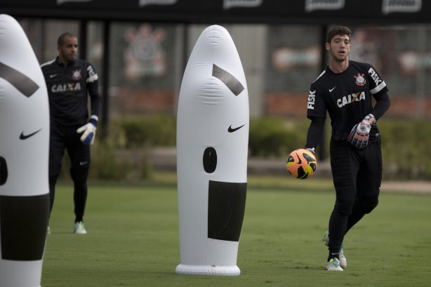 Durante o treino desta tarde no CT Joaquim Grava, no Parque Ecológico do Tiete. O próximo jogo da equipe será sábado, dia 07/12, contra o Nautico/PE, na Arena Pernambuco, válido pela 38ª rodada do Campeonato Brasileiro de 2013