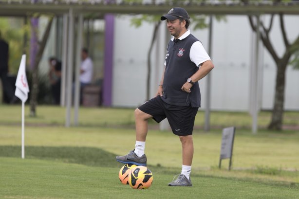 Durante o treino desta manhã no CT Joaquim Grava, no Parque Ecológico do Tiete. O próximo jogo da equipe será amanhã, sábado, dia 07/12, contra o Nautico/PE, na Arena Pernambuco, válido pela 38ª rodada do Campeonato Brasileiro de 2013