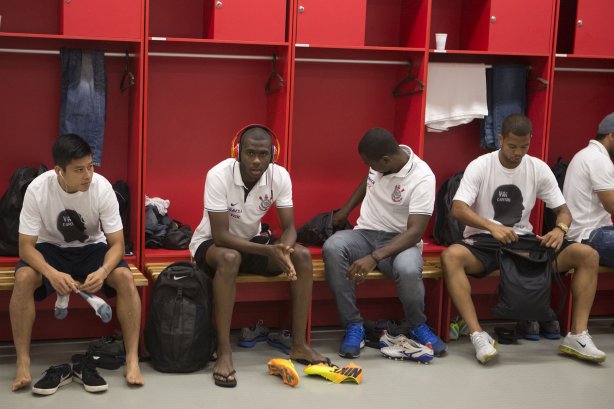 Nos vestiários antes da partida entre Nautico/PE x Corinthians, realizada esta noite na Arena Pernambuco, válida pela 38ª rodada do Campeonato Brasileiro de 2013