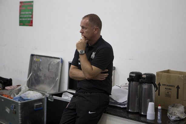 Nos vestiários antes da partida entre Portuguesa x Corinthians, realizada esta tarde no estádio do Caninde, válida pela 1ª rodada do Campeonato Paulista de 2014