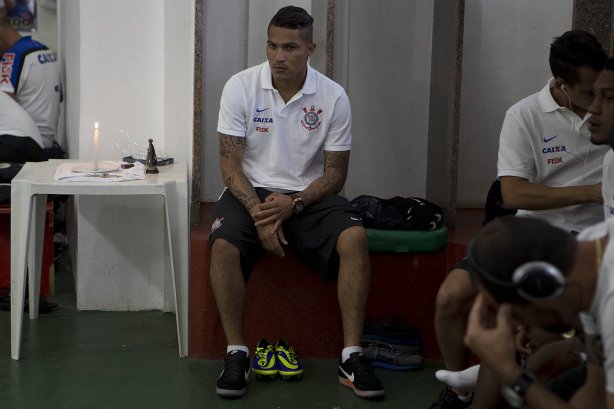 Nos vestiários antes da partida entre Portuguesa x Corinthians, realizada esta tarde no estádio do Caninde, válida pela 1ª rodada do Campeonato Paulista de 2014