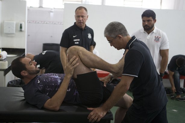Nos vestiários antes da partida entre Portuguesa x Corinthians, realizada esta tarde no estádio do Caninde, válida pela 1ª rodada do Campeonato Paulista de 2014