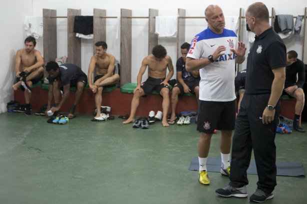Nos vestiários antes da partida entre Portuguesa x Corinthians, realizada esta tarde no estádio do Caninde, válida pela 1ª rodada do Campeonato Paulista de 2014