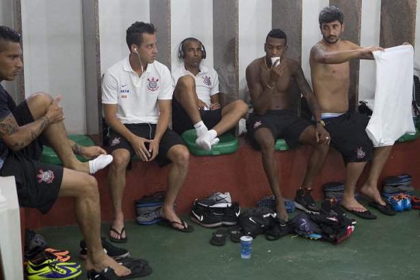 Nos vestiários antes da partida entre Portuguesa x Corinthians, realizada esta tarde no estádio do Caninde, válida pela 1ª rodada do Campeonato Paulista de 2014