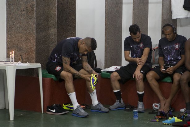 Nos vestiários antes da partida entre Portuguesa x Corinthians, realizada esta tarde no estádio do Caninde, válida pela 1ª rodada do Campeonato Paulista de 2014
