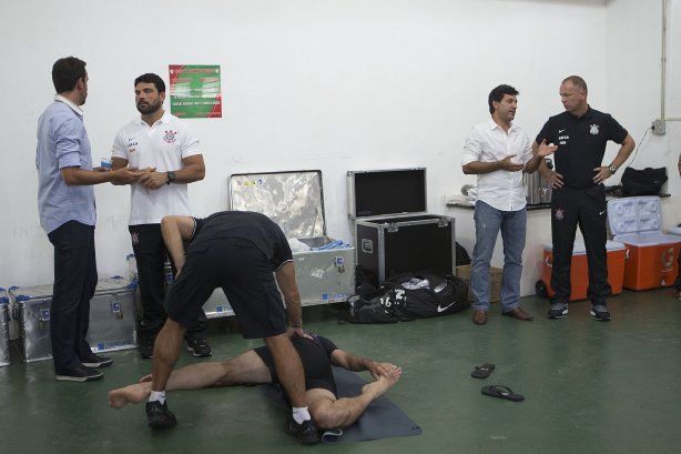 Nos vestiários antes da partida entre Portuguesa x Corinthians, realizada esta tarde no estádio do Caninde, válida pela 1ª rodada do Campeonato Paulista de 2014