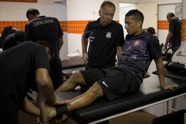 Nos vestiários antes da partida entre Corinthians x Paulista/Jundiaí, realizada esta noite no estádio Decio Vitta, em Americana, válida pela 2ª rodada do Campeonato Paulista de 2014