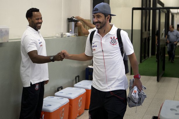 Nos vestiários antes da partida entre Corinthians x São Bernardo, realizada esta noite no estádio do Pacaembu, válida pela 3ª rodada do Campeonato Paulista de 2014