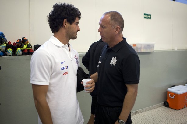 Nos vestiários antes da partida entre Corinthians x São Bernardo, realizada esta noite no estádio do Pacaembu, válida pela 3ª rodada do Campeonato Paulista de 2014