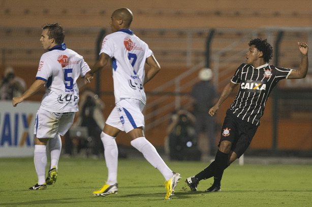 Durante a partida entre Corinthians x Rio Claro, realizada esta noite no estádio do Pacaembu, válida pela 10ª rodada do Campeonato Paulista de 2014