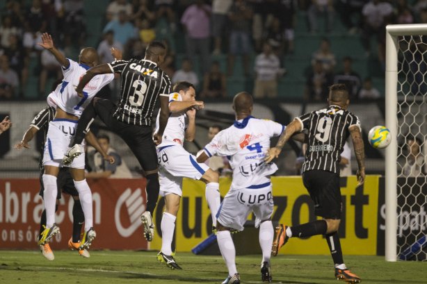 Durante a partida entre Corinthians x Rio Claro, realizada esta noite no estádio do Pacaembu, válida pela 10ª rodada do Campeonato Paulista de 2014